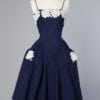 n102_robe_1950_en_coton_bleu_et_fleurs_en_dentelle_appliquees_pic006