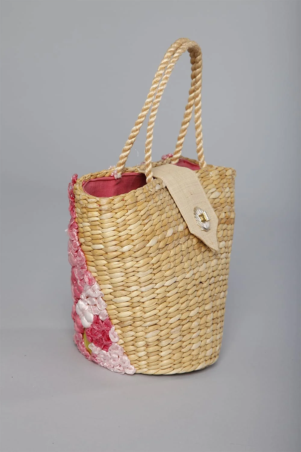 n118_sac_panier_en_paille_brode_de_fleurs_pic002