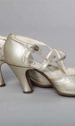 n129_chaussures_en_cuir_argente_1930_pic001