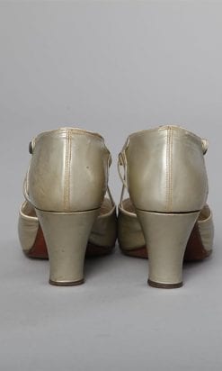 n129_chaussures_en_cuir_argente_1930_pic001