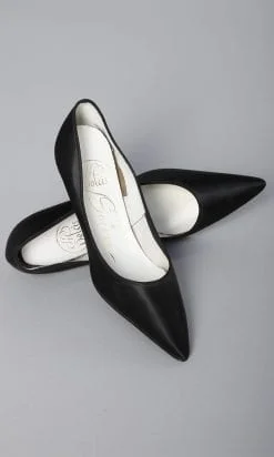 n157_chaussures_en_satin_noir_pic002