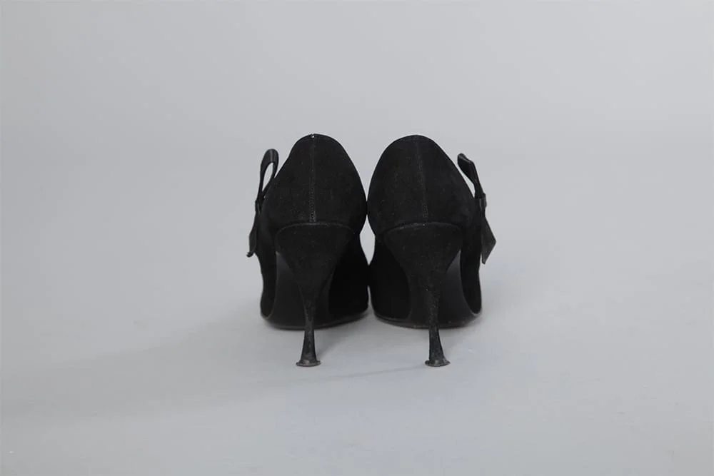 n161_chaussures_daim_noir_neoud_satin_j.miller_1950_1960_pic004