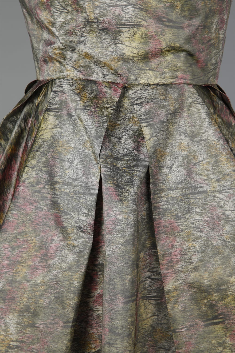 Robe Chinoise Vintage En Soie Beige - Taille S - Modèle Moulant Genou - Occasion Très Bon état