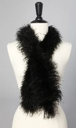 Boa en autruche noir vers 1920