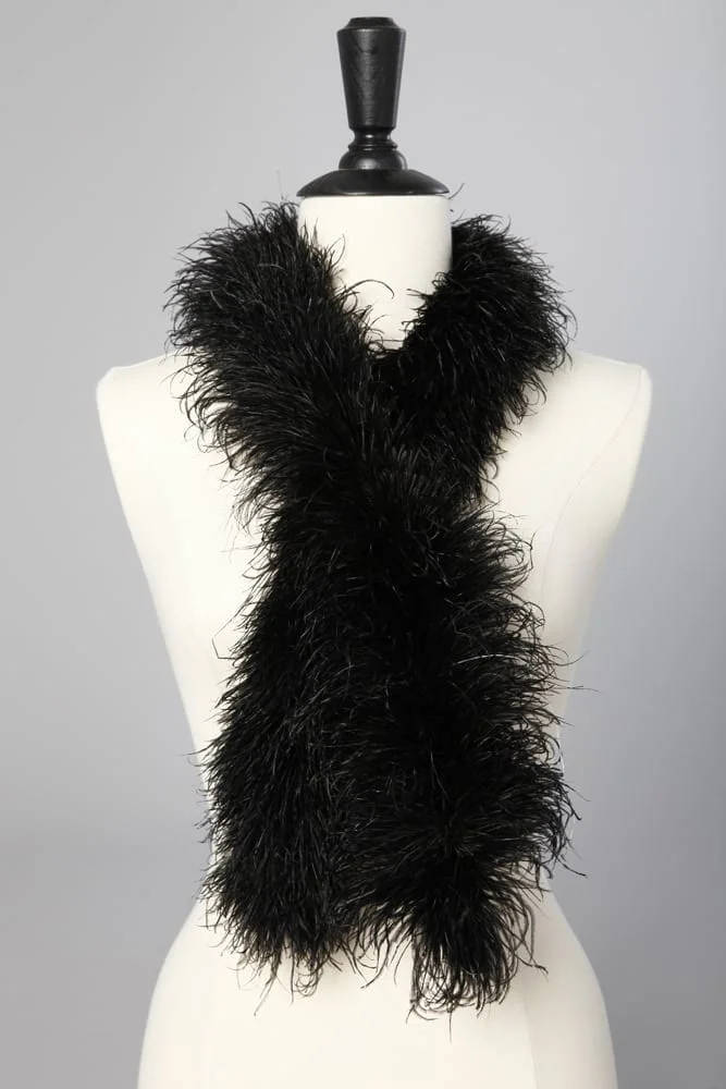 Boa en autruche noir vers 1920