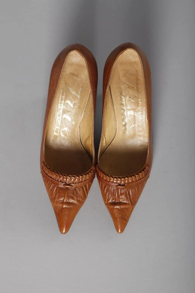 Paire de chaussures en cuir marron 1960 – Image 2