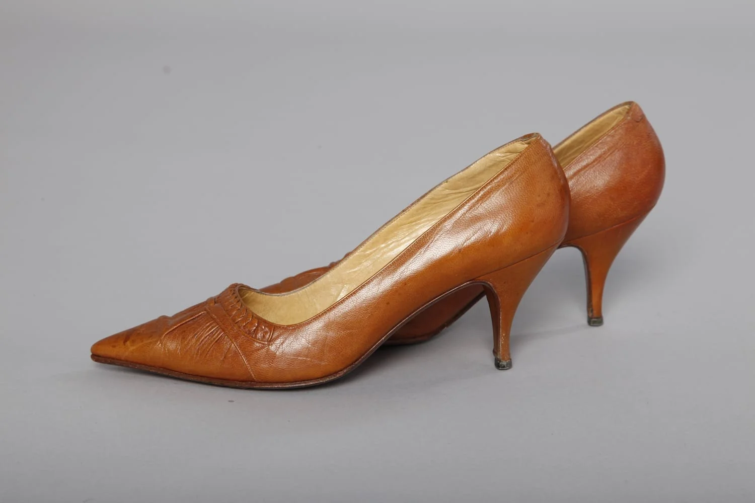 Paire de chaussures en cuir marron 1960 – Image 3