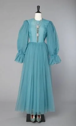 Robe en Cigaline bleue griffée "Madame Grès 1 rue de la Paix"