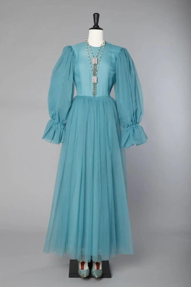 Robe en Cigaline bleue griffée "Madame Grès 1 rue de la Paix"