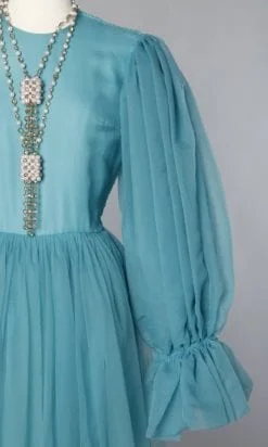 Alternative view of Robe en Cigaline bleue griffée "Madame Grès 1 rue de la Paix"