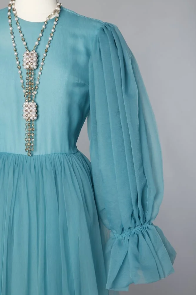 Robe en Cigaline bleue griffée "Madame Grès 1 rue de la Paix" – Image 2