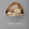 Chapeau cloche 1930 en paille rosée avec rubans et fleurs en tissu