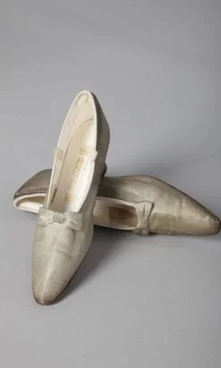 Paire de chaussures 1920 en lamé argent