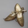 Paire de chaussures 1920 en lamé or