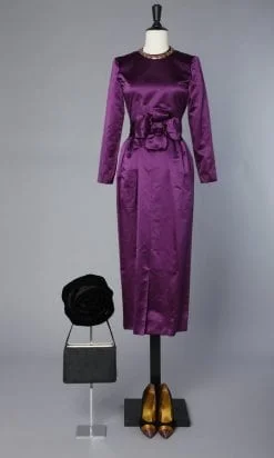 Robe en satin violet griffé Christian Dior