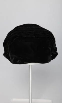 Chapeau en velours noir 1950