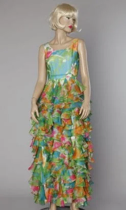 Robe longue 1970 en mousseline de soie imprimée à multi volants