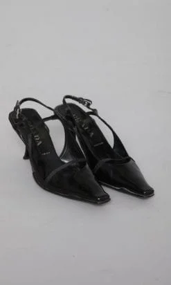 Alternative view of Paire de chaussures en cuir noir Prada