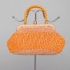 Sac 1970 en tricot orange et perles en plastique