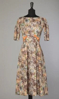 Robe 1950 en chintz imprimé aux couleurs automnales