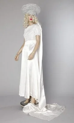 Robe de marié et cape à traîne en satin 1960