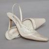 Paire de chaussures 1960 en cuir beige et blanc cassé