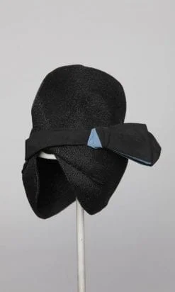 Chapeau cloche en paille et gros grain noir et bleu