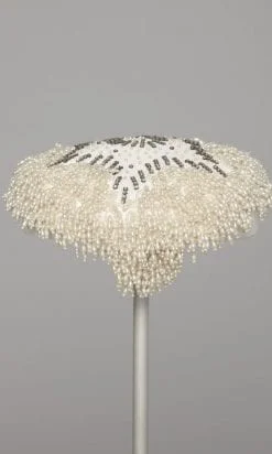 Alternative view of Chapeau 1950 brodé de perles nacrées et strass