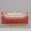 Sac du soir en métal doré recouvert de daim rouge de strass et de perles