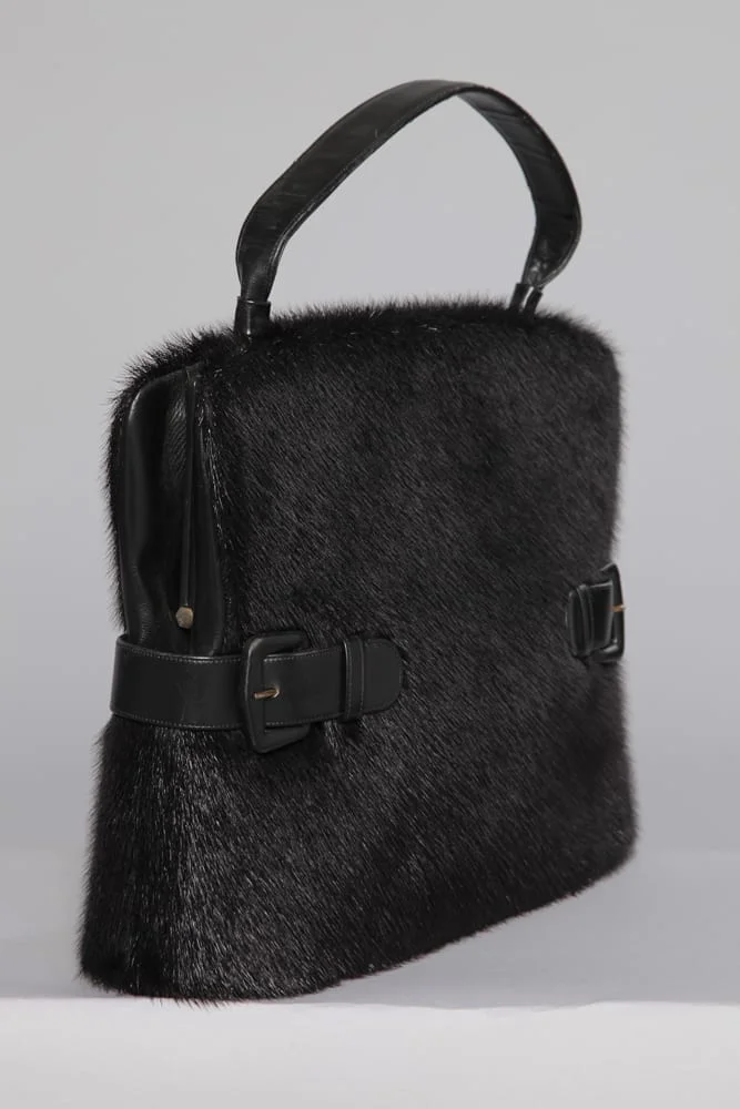 Sac 1950 en fourrure noire et pattes en cuir – Image 4