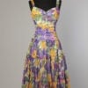 Robe 1950 en voile de nylon imprimé de fleurs violettes et jaunes