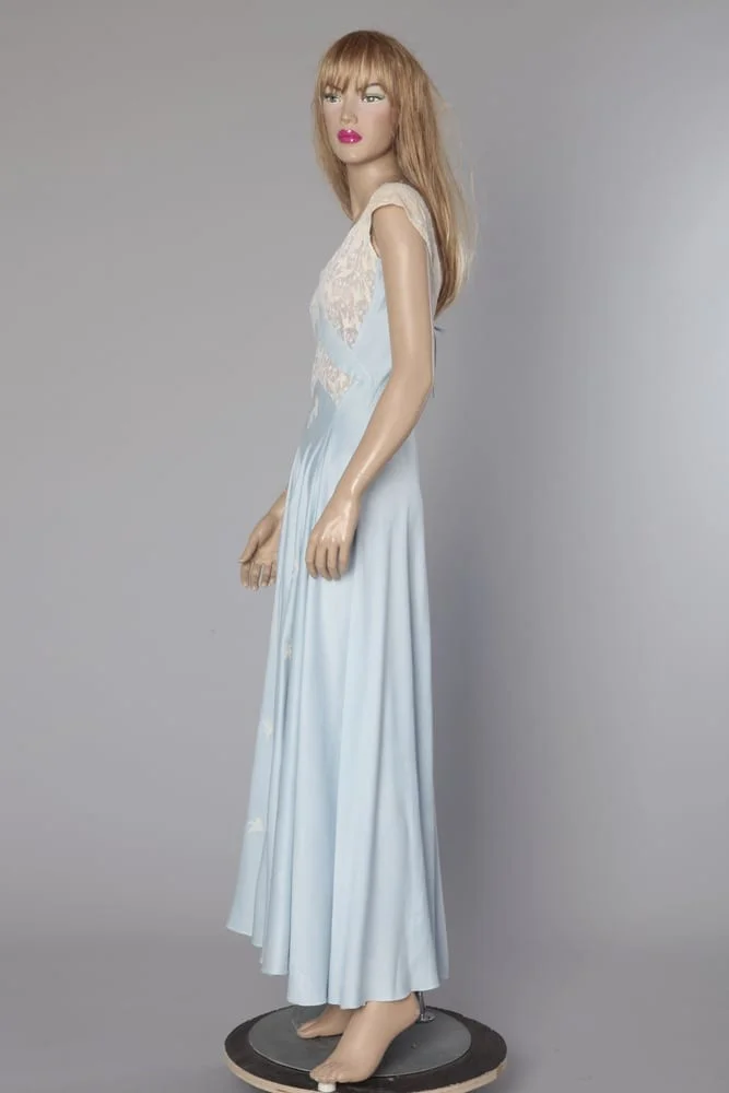 Longue chemise de nuit en satin et dentelle incrustée – Image 4