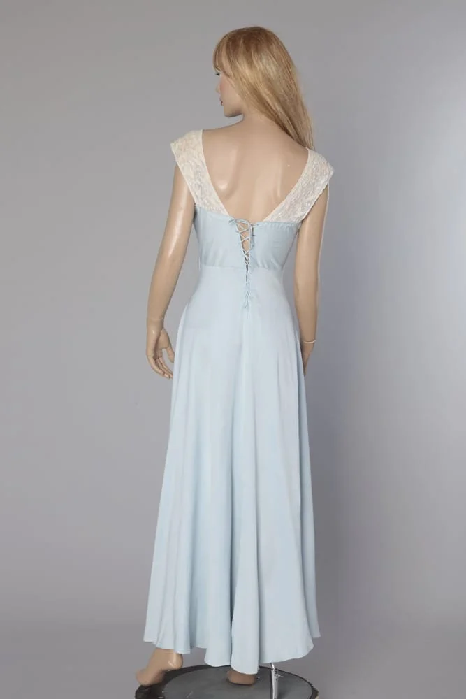 Longue chemise de nuit en satin et dentelle incrustée – Image 5