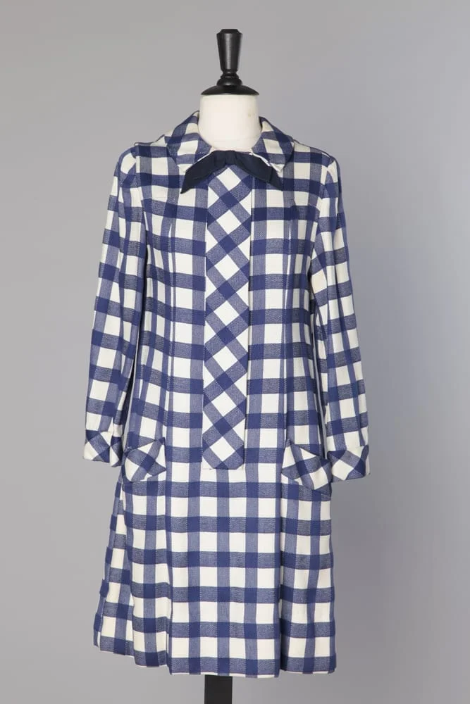Robe manteau 1960 à carreaux bleu et blanc