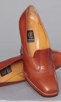 Paire de chaussures en cuir marron 1970