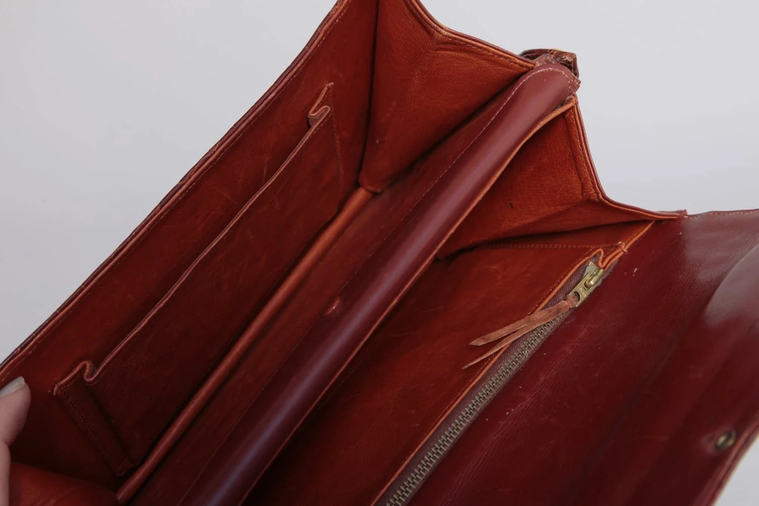 Sac 1950 en crocodile marron rouge – Image 3