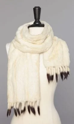 Etole en fourrure blanche avec des queues d'Hermine