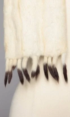 Alternative view of Etole en fourrure blanche avec des queues d'Hermine