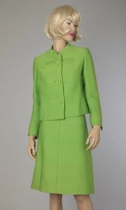 Tailleur 1960 en lainage vert fluo griffé Pierre Cardin