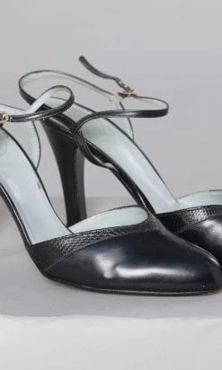 Alternative view of Paire de chaussures en cuir noir à Lanières griffées Christian Dior