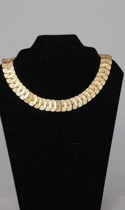 Collier en métal doré articulé Pierre Cardin
