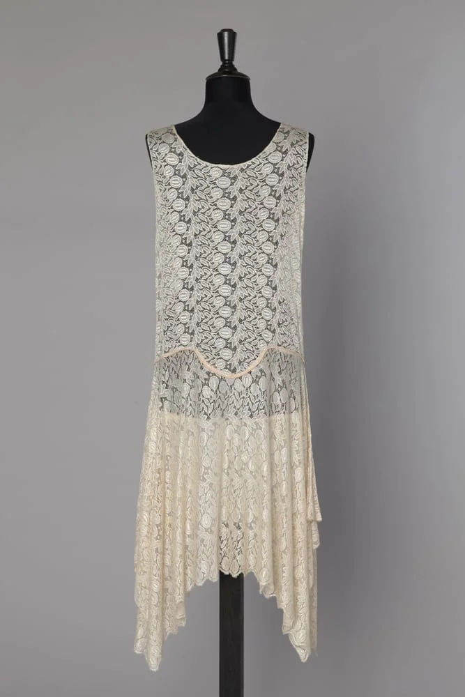 Robe 1925 en dentelle de soie ivoire – Image 5
