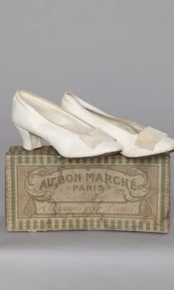 Alternative view of Paire de chaussures d'été en cuir et lin 1910 - 1920 Maison A. Boucicaut