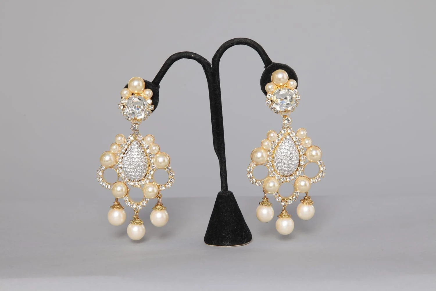 Boucles d'oreilles en métal doré perles et strass