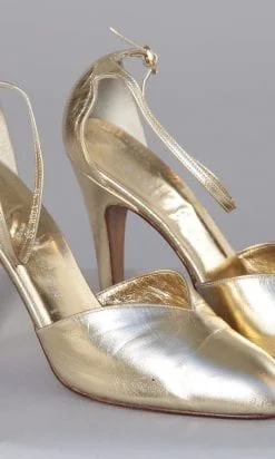 Alternative view of Paire de chaussures en cuir doré à lanières