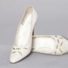 Paire de chaussures 1950 en cuir blanc et or