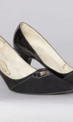 Alternative view of Paire de chaussures en cuir verni noir et daim 1960