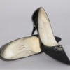 Paire de chaussures en cuir verni noir et daim 1960