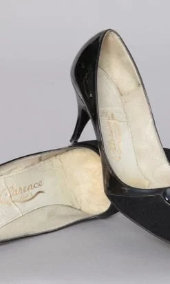 Paire de chaussures en cuir verni noir et daim 1960