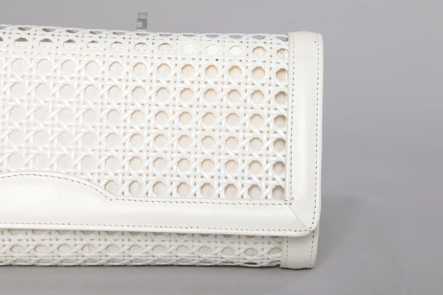 Sac pochette 1970 en plastique tressé et vinyle – Image 3